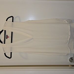 Vince Camuto cream vneck top